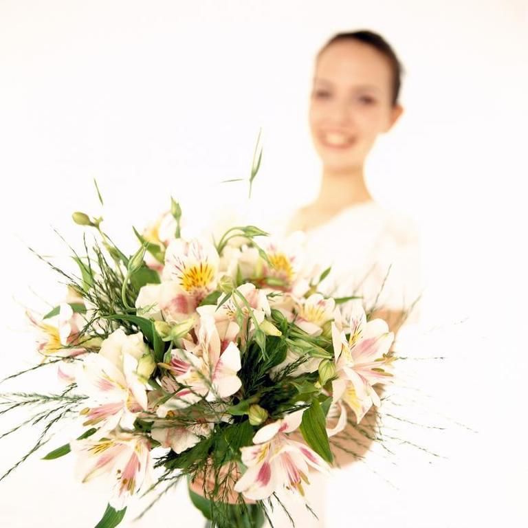 Petal, Bouquet, Eye, Flower, Happy, Cut flowers, Bridal clothing, Floristry, Flowering plant, Flower Arranging, 