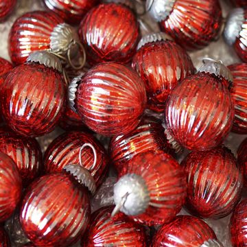 Red, Ball, Christmas ornament, Maroon, Carmine, Sphere, Close-up, Holiday ornament, Coquelicot, Natural material, 