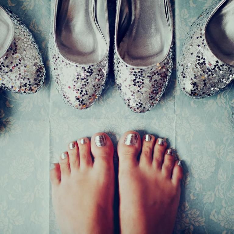 Toe, Barefoot, Pink, Nail, Foot, Light, Beauty, Fashion, Close-up, Grey, 