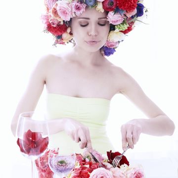 Petal, Flower, Red, Pink, Cut flowers, Beauty, Strapless dress, Photography, Artificial flower, Bouquet, 
