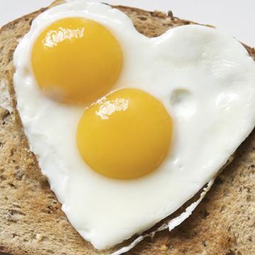 Fried egg, Egg yolk, Food, Meal, Breakfast, Egg white, Egg, Ingredient, Brunch, Poached egg, 