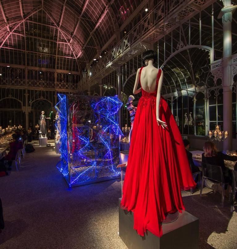 Magenta, Hall, Christmas, One-piece garment, Street light, Costume design, Gown, Haute couture, Costume, Decoration, 