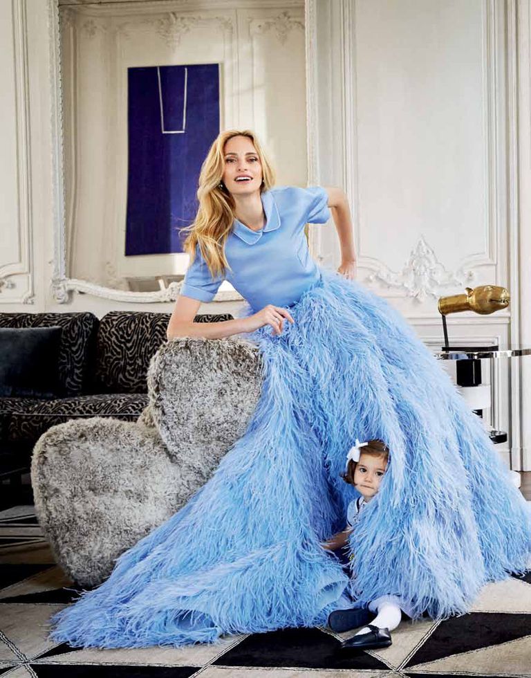Blue, Hairstyle, Textile, Interior design, Style, Dress, Electric blue, Gown, Costume, Costume design, 