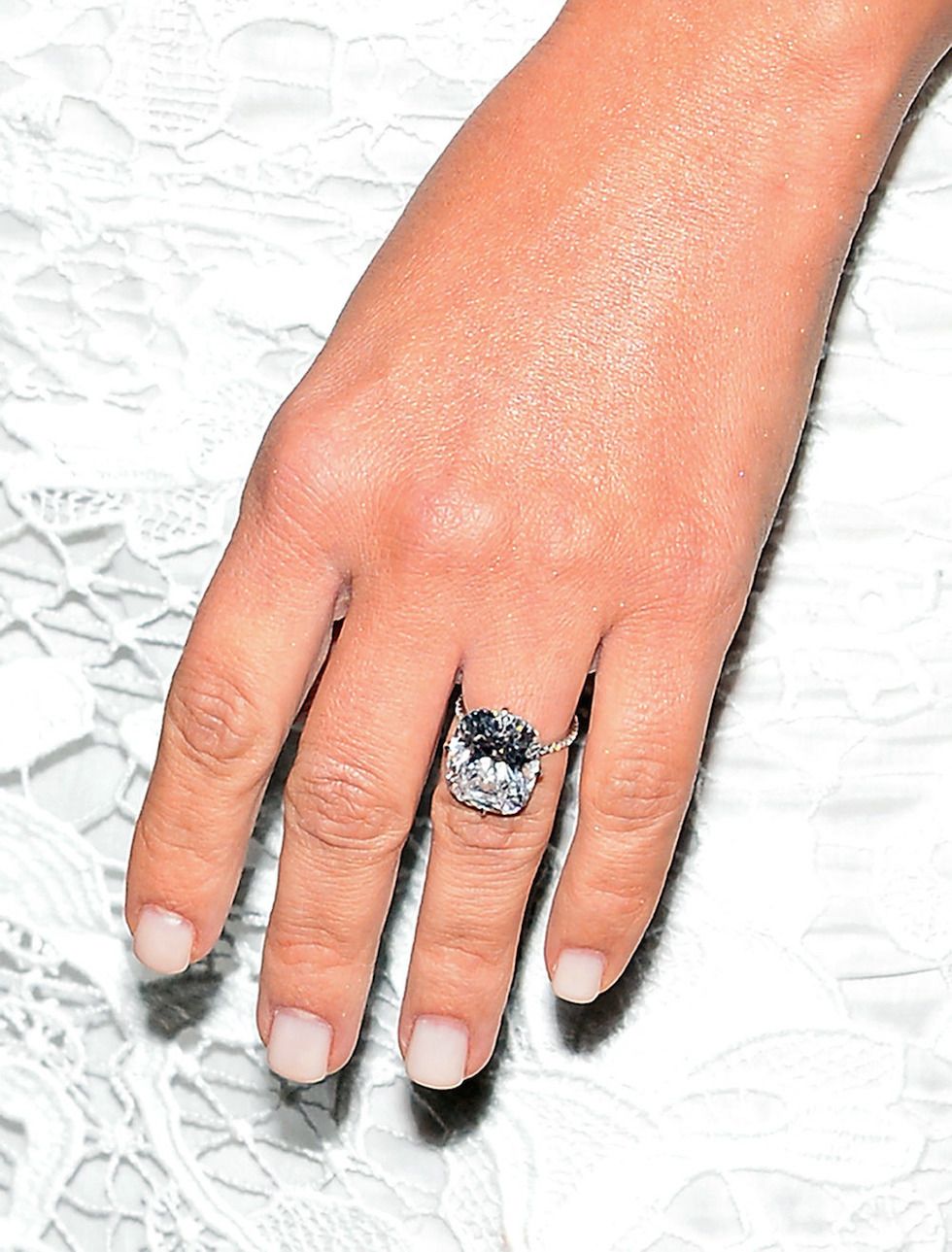 Finger, Jewellery, Skin, Ring, Nail, Fashion accessory, Pre-engagement ring, Engagement ring, Nail care, Wedding ring, 