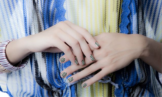 Blue, Finger, Wrist, Textile, Hand, Pattern, Nail, Jewellery, Electric blue, Nail care, 