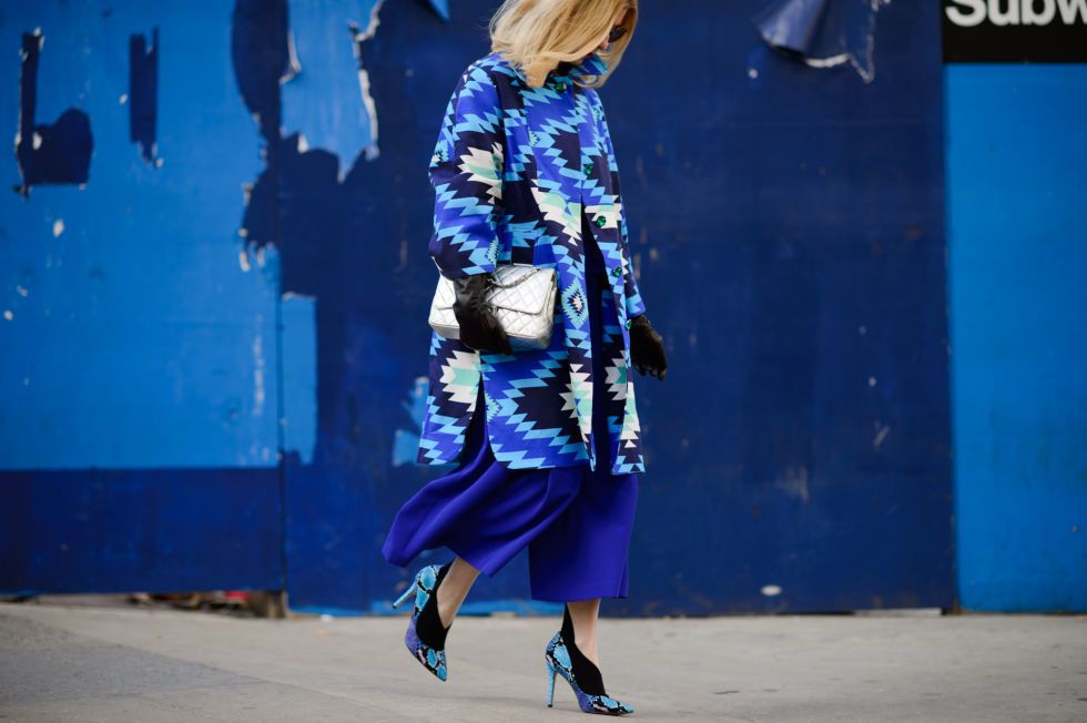 Blue, Sleeve, Bag, Electric blue, Majorelle blue, Street fashion, Cobalt blue, Luggage and bags, Fashion design, Stage, 