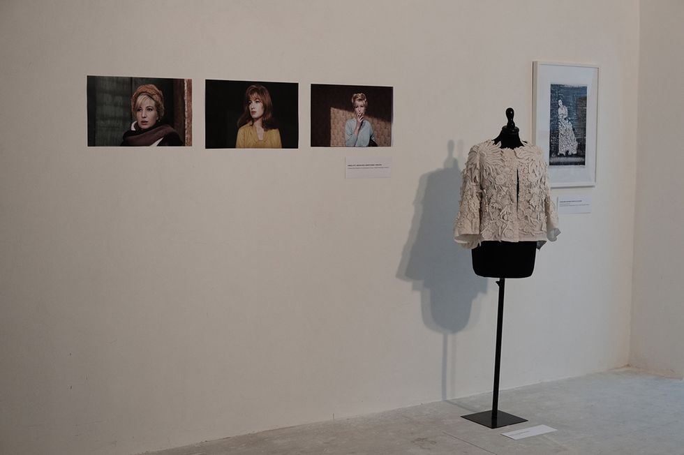 Wall, Style, Grey, Collection, Visual arts, Art exhibition, Exhibition, Tourist attraction, Art gallery, One-piece garment, 