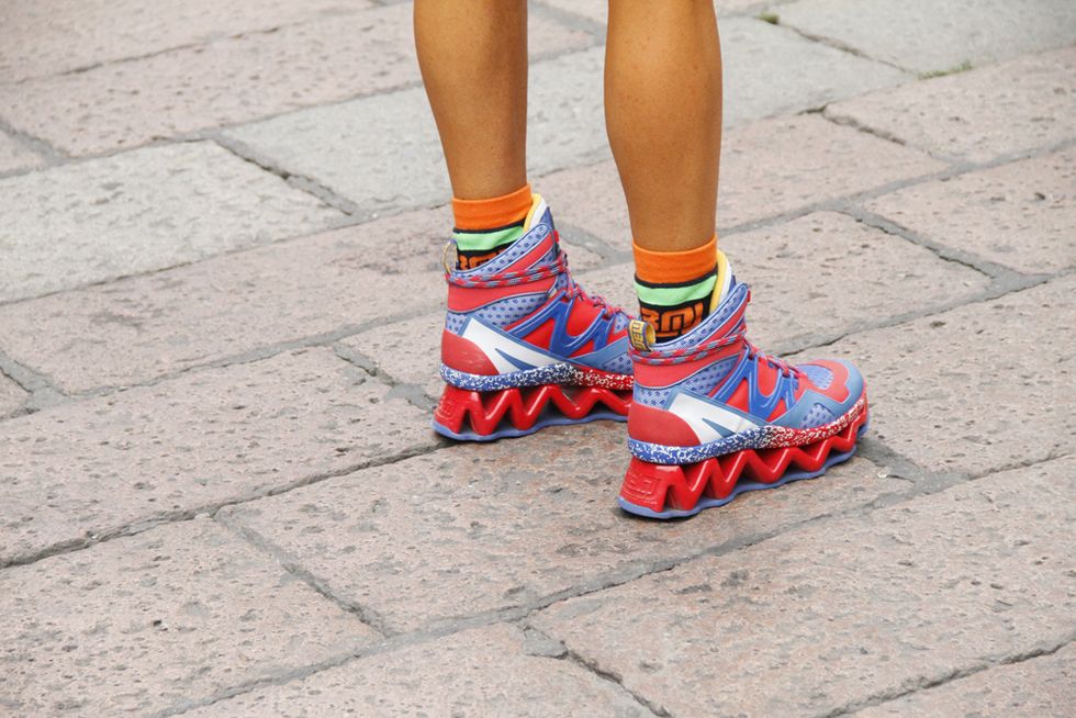 Human leg, Colorfulness, Street fashion, Calf, Sock, Ankle, Cobblestone, Walking shoe, 