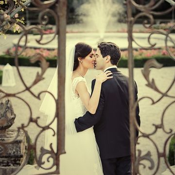 Photograph, Kiss, Romance, Interaction, Love, Honeymoon, Bride, Ceremony, Flash photography, Marriage, 