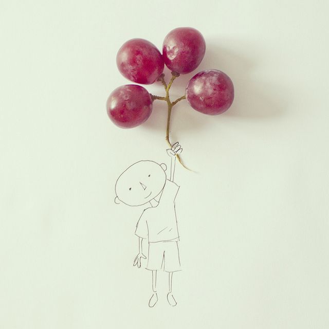 Magenta, Fruit, Produce, Balloon, Seedless fruit, Natural foods, Grapevine family, Sphere, Illustration, Vitis, 