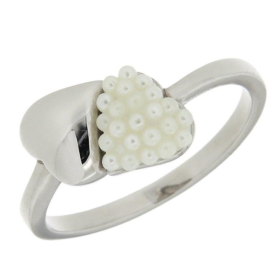 White, Natural material, Jewellery, Metal, Kitchen utensil, Ring, Silver, Steel, Circle, Body jewelry, 