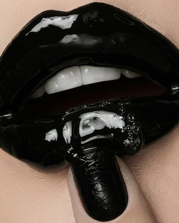 Style, Organ, Tooth, Black, Material property, Close-up, Nail, Gloss, 