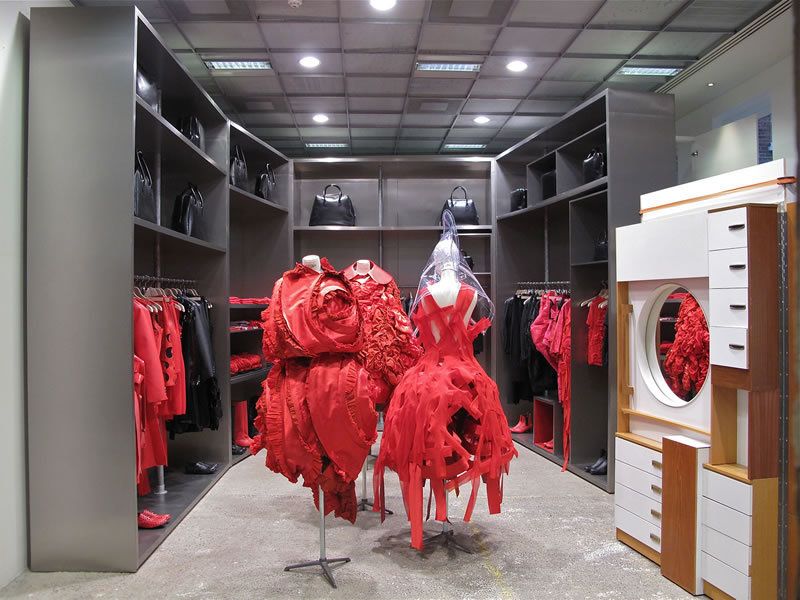 Ceiling, Carmine, Boutique, Mannequin, Outlet store, Display window, Retail, Coquelicot, Major appliance, Costume design, 