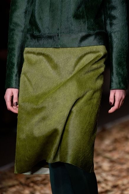 Sleeve, Green, Textile, Human leg, Joint, Bag, Fashion, Khaki, Street fashion, Pocket, 