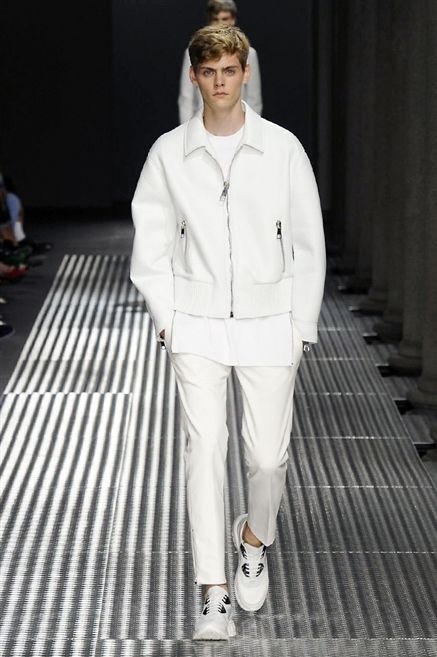 Sleeve, Outerwear, White, Standing, Style, Fashion show, Fashion, Street fashion, Runway, Fashion model, 
