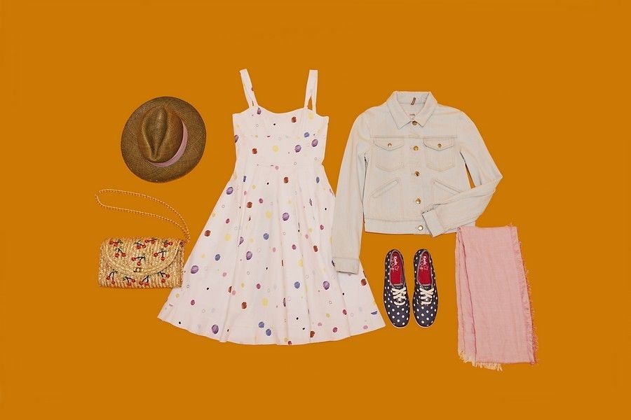 Product, Collar, Peach, Baby & toddler clothing, Orange, Pattern, Apron, Illustration, Circle, Graphics, 
