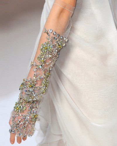 Finger, Joint, Wrist, Jewellery, Fashion accessory, Body jewelry, Fashion, Pattern, Nail, Bridal accessory, 