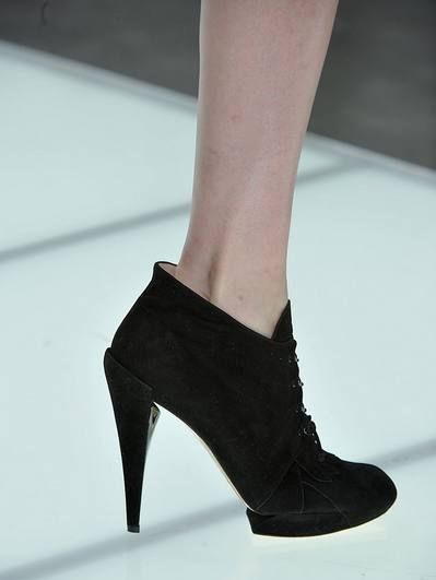 Footwear, Joint, Style, Sandal, High heels, Fashion, Black, Basic pump, Foot, Close-up, 
