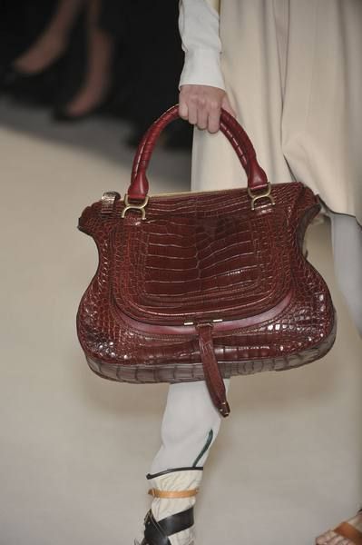Brown, Red, Textile, White, Bag, Pattern, Carmine, Fashion accessory, Shoulder bag, Fashion, 