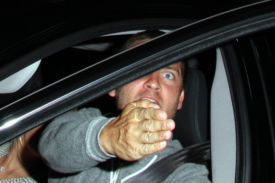 Finger, Vehicle door, Thumb, Automotive window part, Wrinkle, Sweater, Driving, 