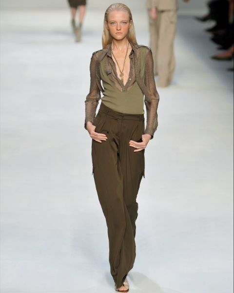 Brown, Sleeve, Shoulder, Khaki, Joint, Standing, Fashion show, Waist, Style, Knee, 