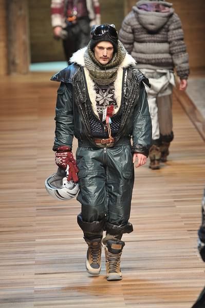 Footwear, Human, Jacket, Trousers, Winter, Textile, Outerwear, Style, Street fashion, Fashion, 