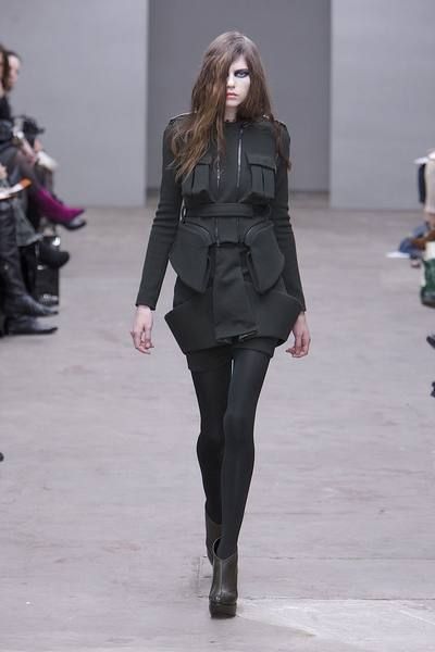 Face, Human, Leg, Sleeve, Human body, Joint, Outerwear, Style, Fashion show, Knee, 