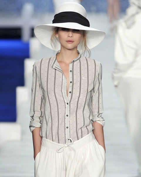 Clothing, Hat, Sleeve, Collar, Shoulder, Joint, White, Style, Sun hat, Fashion model, 
