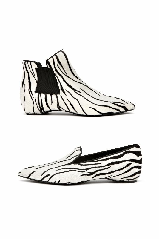 White, Line, Tan, Illustration, Drawing, Line art, Artwork, Sketch, Walking shoe, Sock, 