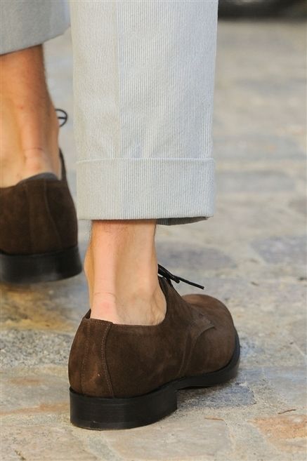 Brown, Human leg, Textile, Joint, Tan, Fashion, Grey, Foot, Beige, Street fashion, 