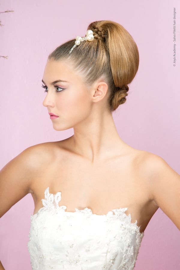Clothing, Ear, Hairstyle, Strapless dress, Skin, Shoulder, Joint, Dress, Bridal clothing, Style, 