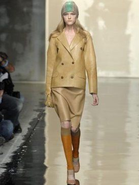 Brown, Sleeve, Joint, Outerwear, Style, Fashion show, Knee, Runway, Fashion, Thigh, 