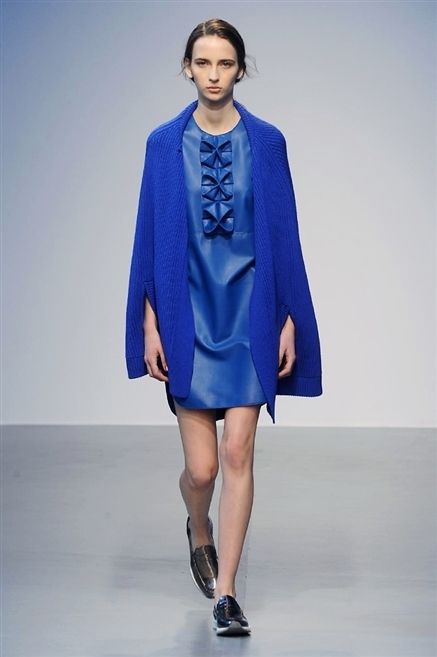 Clothing, Blue, Fashion show, Sleeve, Shoulder, Joint, Runway, Style, Fashion model, Electric blue, 