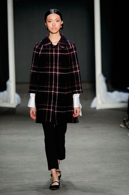 Clothing, Sleeve, Shoulder, Textile, Plaid, Joint, Pattern, Tartan, Style, Fashion show, 