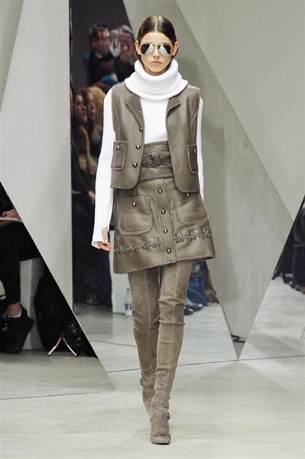 Outerwear, Khaki, Style, Fashion model, Fashion, Fashion show, Costume design, Beige, Street fashion, Fashion design, 