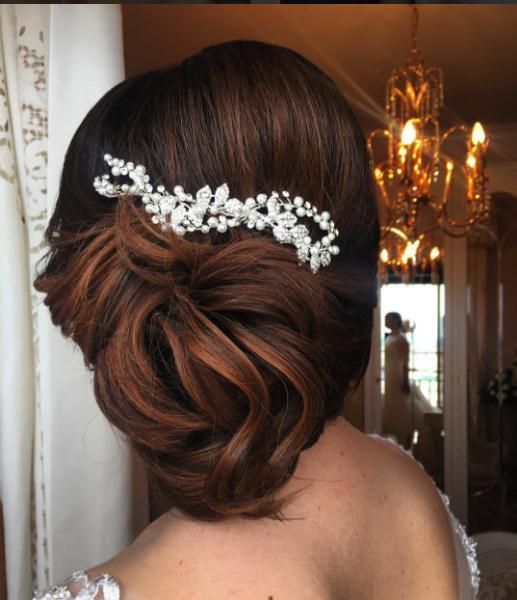 Hair, Lighting, Hairstyle, Forehead, Shoulder, Hair accessory, Bridal accessory, Headpiece, Style, Petal, 