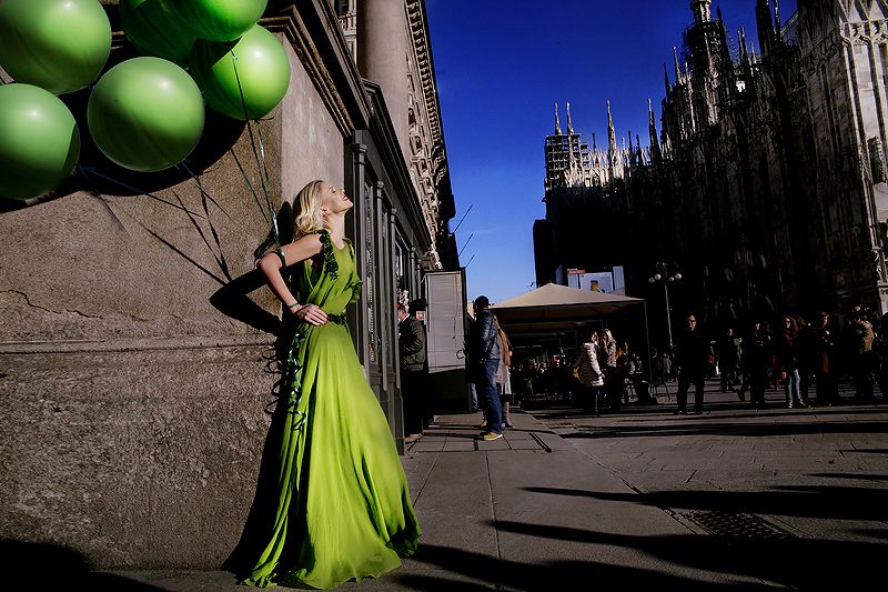 Green, Dress, Street fashion, Pedestrian, Metropolis, Animation, Gown, Balloon, One-piece garment, Sphere, 