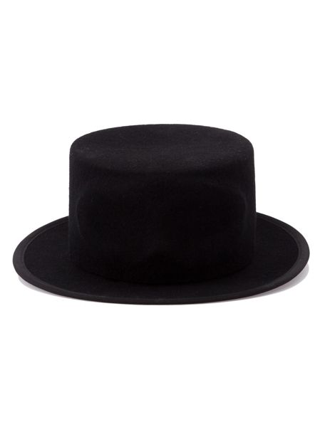 Hat, Style, Line, Headgear, Costume accessory, Black, Maroon, Rectangle, Beige, Costume hat, 