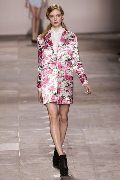 Clothing, Sleeve, Shoulder, Fashion show, Joint, Pink, Style, Fashion model, Dress, Runway, 