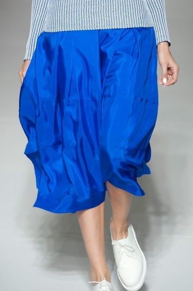 Blue, Sleeve, Human leg, Textile, Joint, White, Style, Electric blue, Cobalt blue, Fashion, 