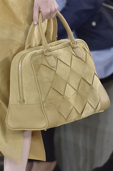 Bag, Style, Fashion accessory, Khaki, Shoulder bag, Fashion, Luggage and bags, Tan, Beige, Material property, 