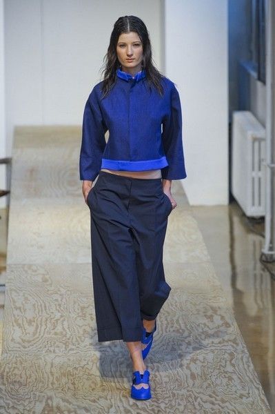 Clothing, Blue, Sleeve, Collar, Textile, Outerwear, Style, Electric blue, Street fashion, Waist, 