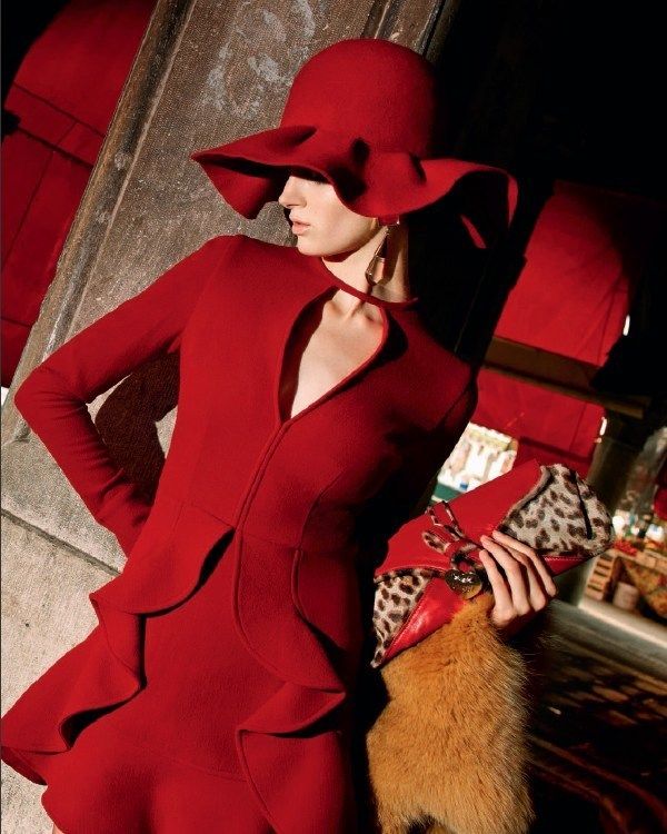Hat, Red, Costume accessory, Headgear, Fur, Costume hat, Costume, Fedora, Fictional character, 