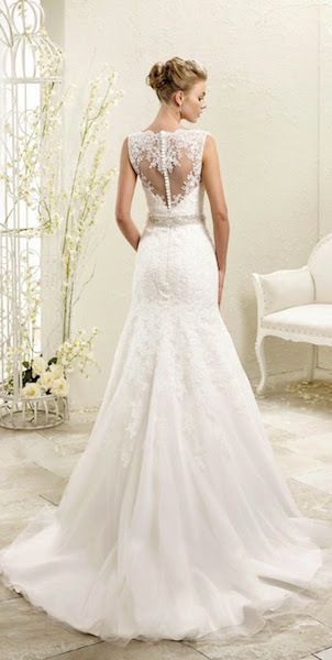 Clothing, Sleeve, Dress, Shoulder, Textile, Photograph, Joint, Bridal clothing, White, Wedding dress, 