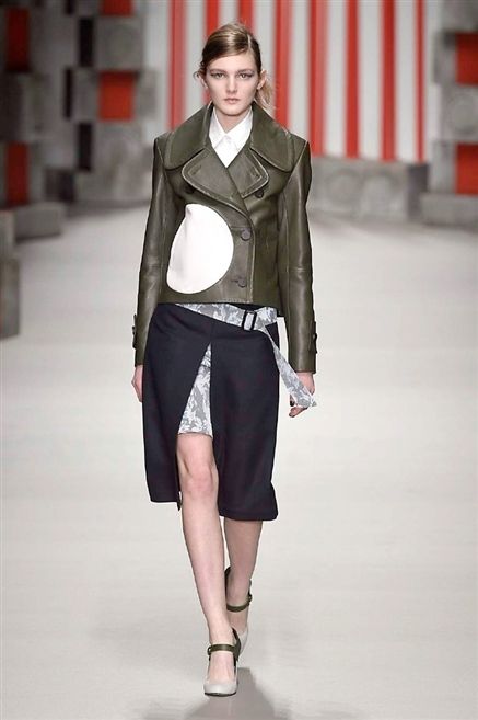 Clothing, Sleeve, Fashion show, Shoulder, Collar, Textile, Joint, Outerwear, Human leg, Runway, 