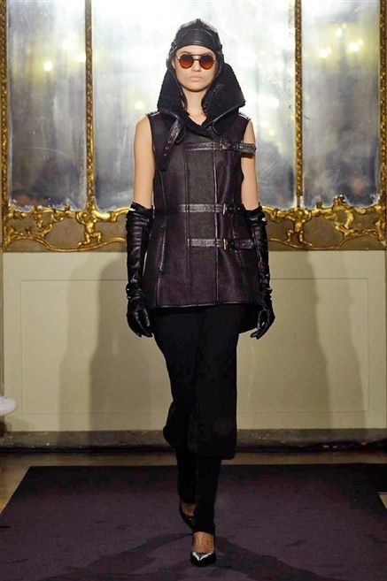 Clothing, Sleeve, Goggles, Textile, Outerwear, Style, Fashion, Black, Leather, Fashion model, 