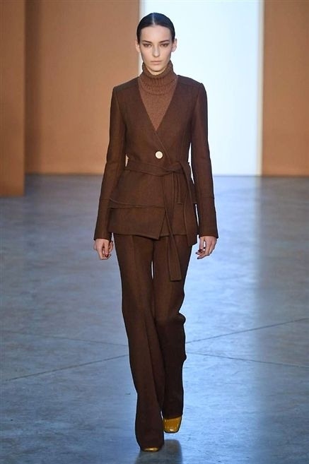 Brown, Sleeve, Trousers, Fashion show, Shoulder, Joint, Outerwear, Runway, Waist, Style, 