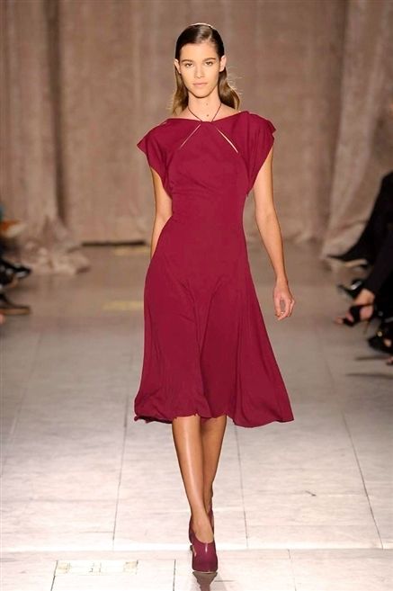 Clothing, Sleeve, Dress, Shoulder, Joint, Human leg, Red, One-piece garment, Formal wear, Style, 