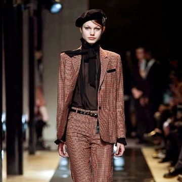 Clothing, Brown, Fashion show, Runway, Outerwear, Fashion model, Style, Hat, Street fashion, Fashion, 