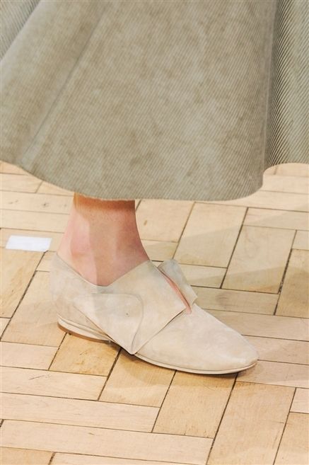 Floor, Fashion, Tan, Beige, Foot, Natural material, Ankle, Sandal, 